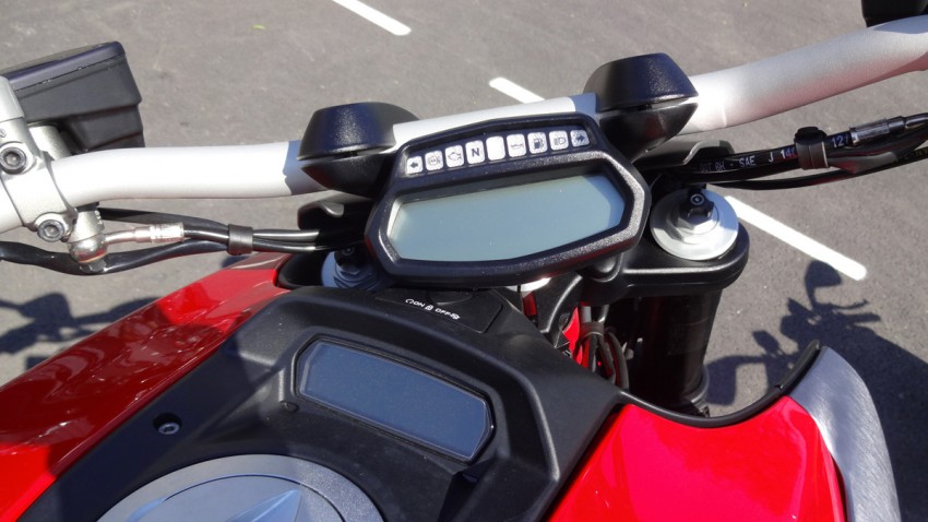 Compteur du Ducati Diavel Rennes