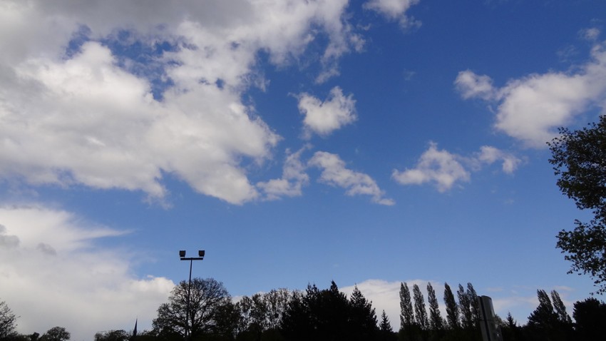 ciel bleu en Bretagne