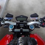 Au guidon de sa moto pour une sortie moto à Rennes