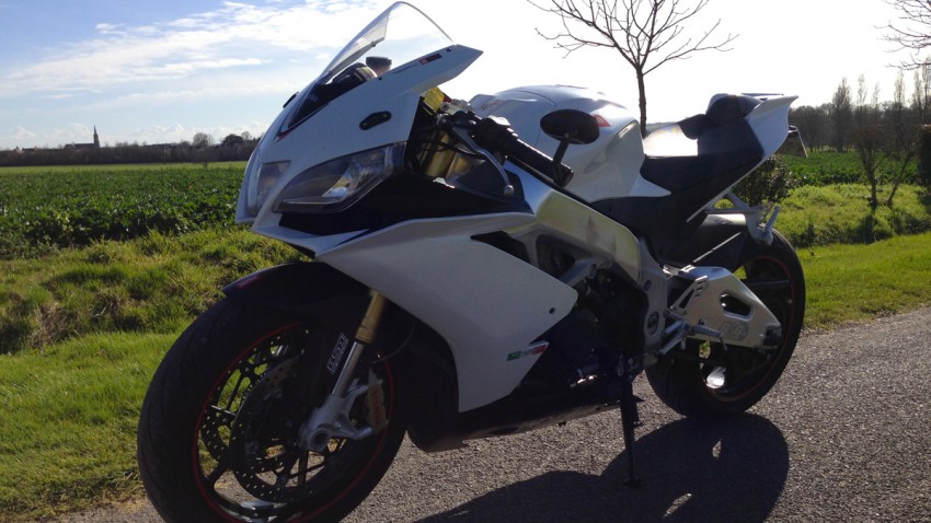 moto sportive RSV 4