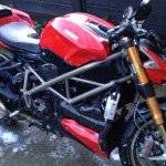 lavage manuel moto ducati