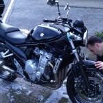 Lavage manuel moto : astuce