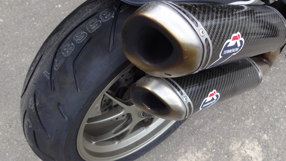 Bridgestone S20 sur le Ducati Streetfighter S 1098