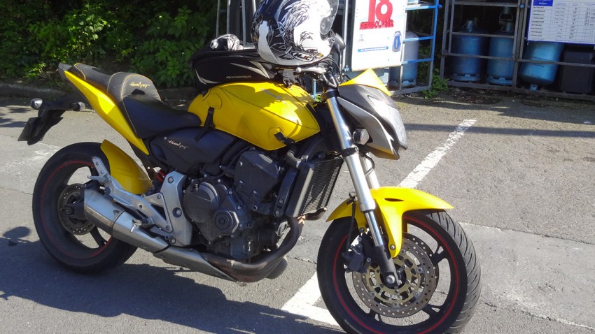 moto Honda Hornet 600 jaune