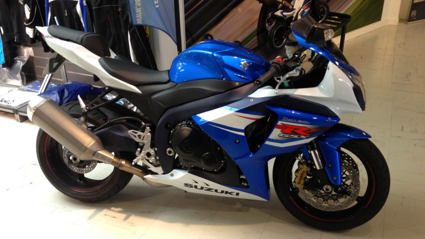 Suzuki GSXR 1000 2012 blanche et bleue