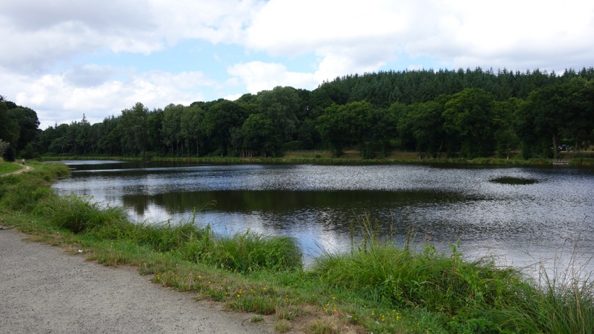 étang à Corlay (departement 22)