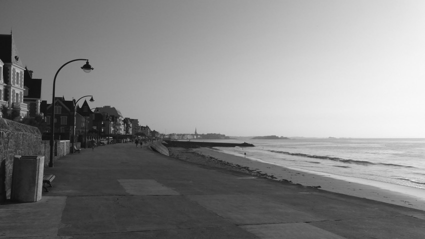 Plage de Saint-Malo à moto