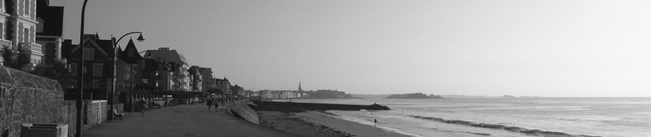 Plage de Saint-Malo à moto