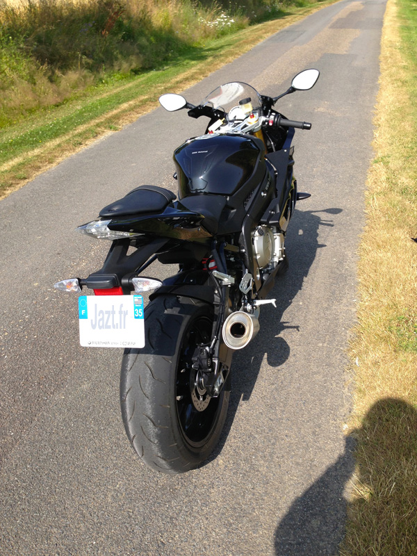 vue arrière du S1000RR noire