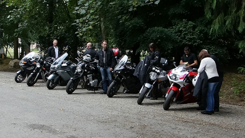 breton et bretonne à moto au départ de Rennes