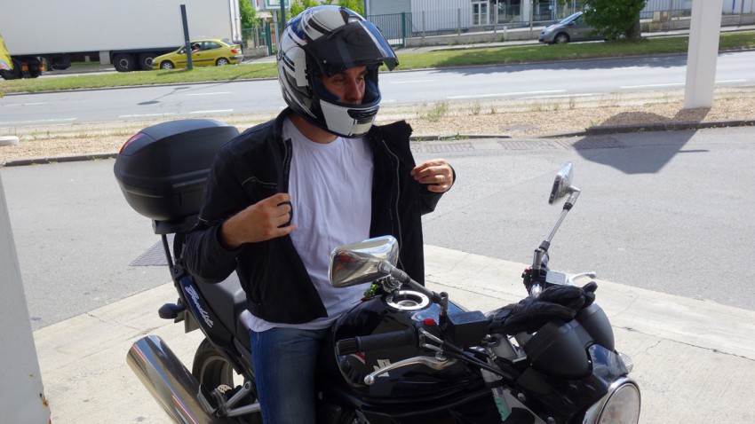 motard rennais à trop chaud à Rennes