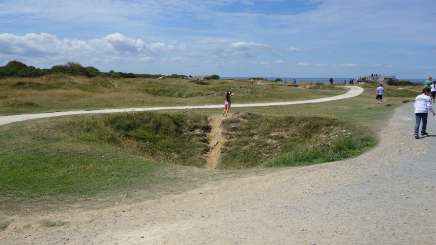 cratère explosion bombe seconde guerre mondiale à la pointe du Hoc