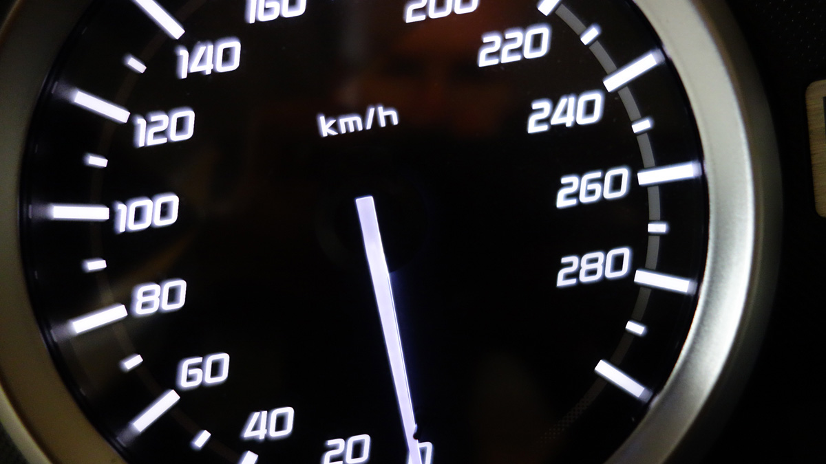 compteur de vitesse : 300km/h