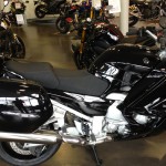 Moto FJR 1300 noir bulle haute