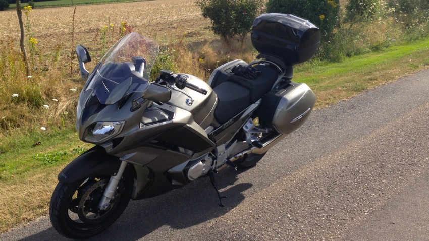 moto yamaha FJR 1300 : idéale pour rouler loin