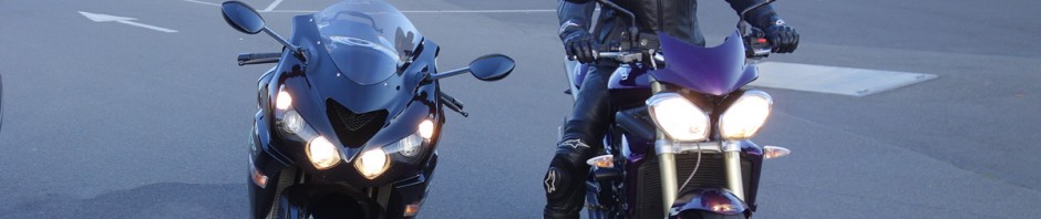 Alexandre sur son Street Triple à côté de mon ZZR 1400