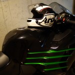 Casque moto Arai sur le ZZR 1400 Kawasaki de David Jazt