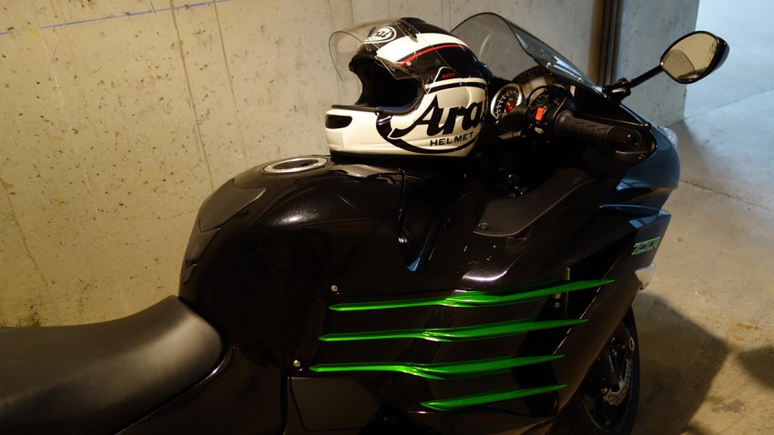 Casque moto Arai sur le ZZR 1400 Kawasaki