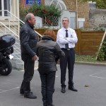 Hubert, Michelle et Yann sur le parking du Jersey (Hôtel)