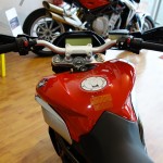 au guidon du MV Agusta 800cc rivale