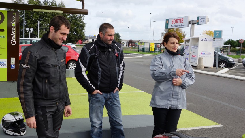 2 motards et une motarde à Rennes