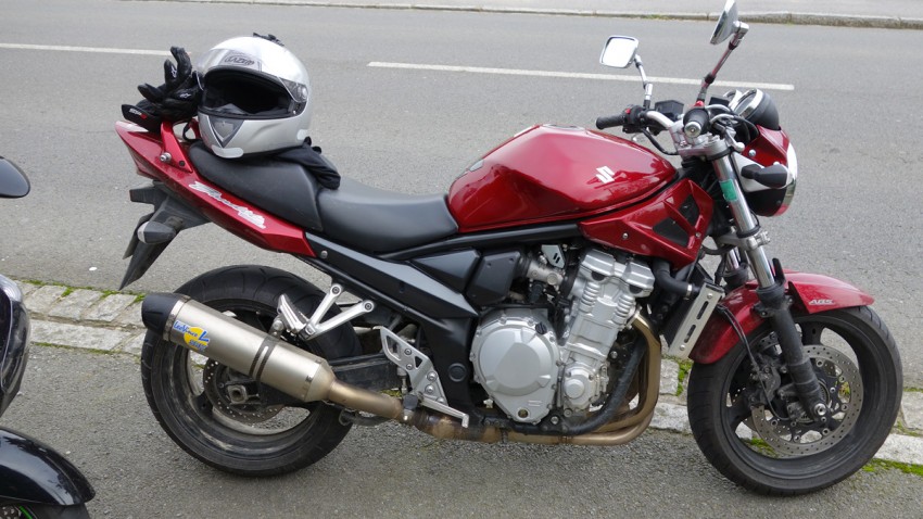 motard à Rennes en Suzuki