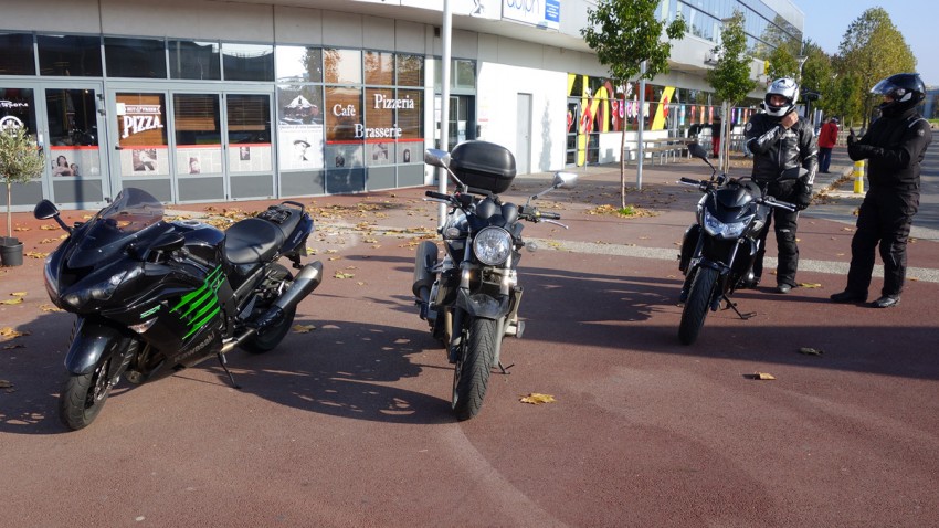 motard rennais bien équipé pour la balade moto au départ de rennes