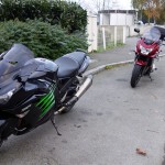 motard face à la nouvelle concession moto de Rennes à Vezin le coquet