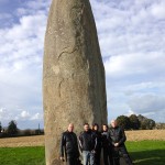 motard Rennais au pied du menhir du champ dolent