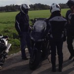 le motard est bavard