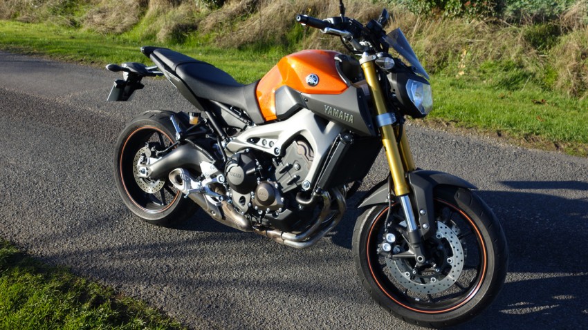 MT 09 orange à Rennes : moto d'essai Yamaha