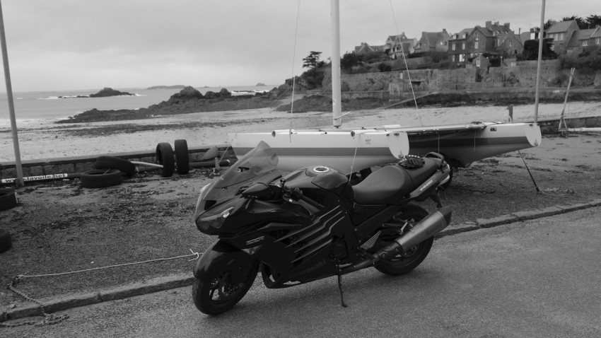 ZZR et motard de Saint-Malo