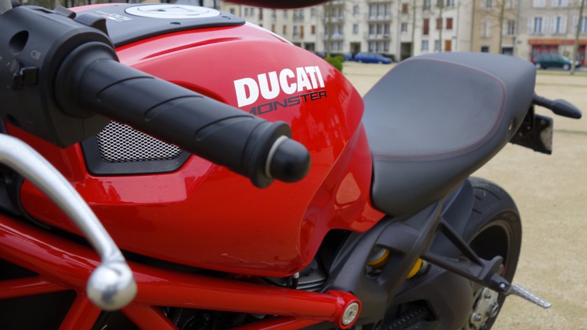 Ducati 1100 Evo monster à Laval près de Rennes