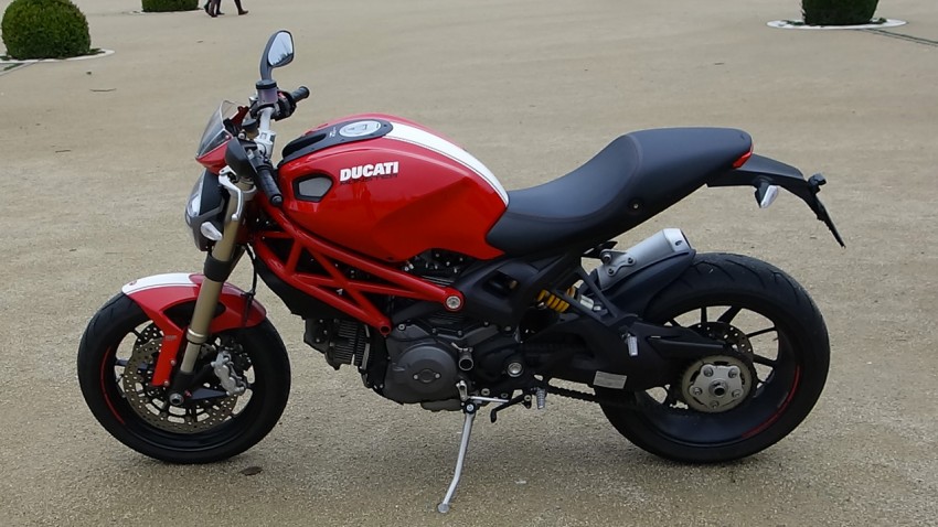 moto italienne : ducati mostro à Laval