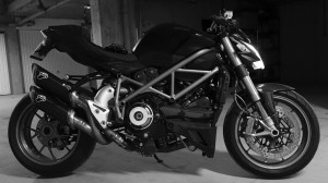 Ducati Streetfighter 1098 S noir mat 2010 jante bronze de David Jazt