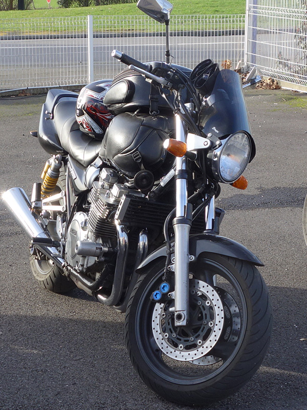 moto Yamaha XJR 1300 noire de Gilles