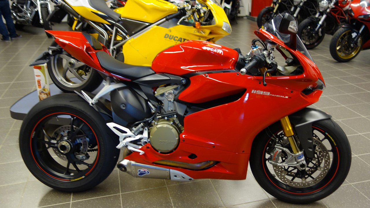 Magnifique moto rouge : Paniglae 1199 S