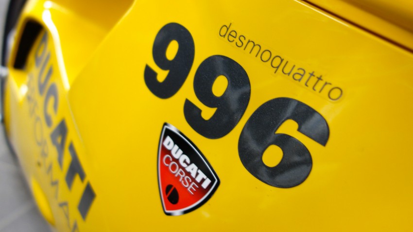 Ducati 996 jaune