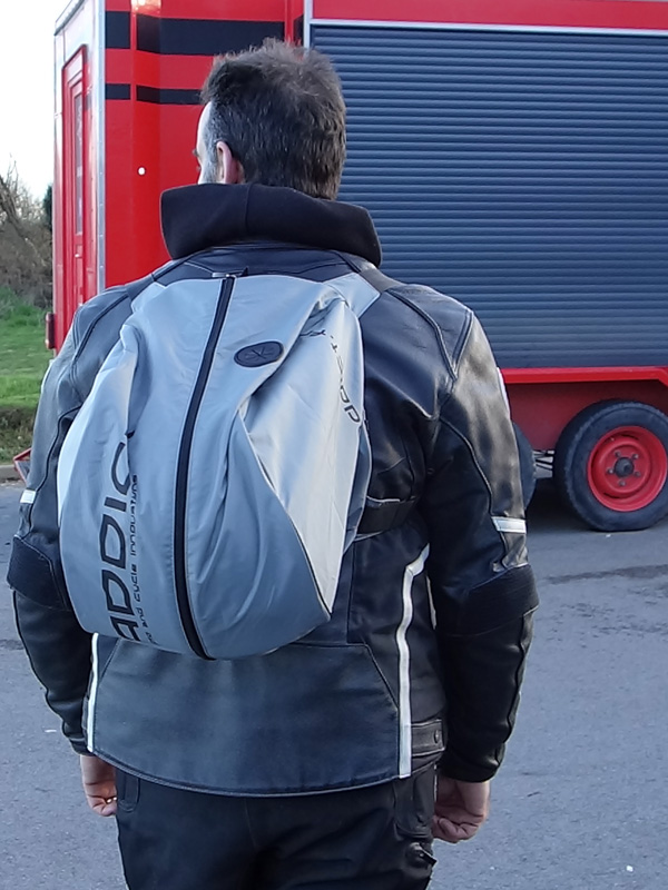 sac à casque moto fabriqué par Be-Addict