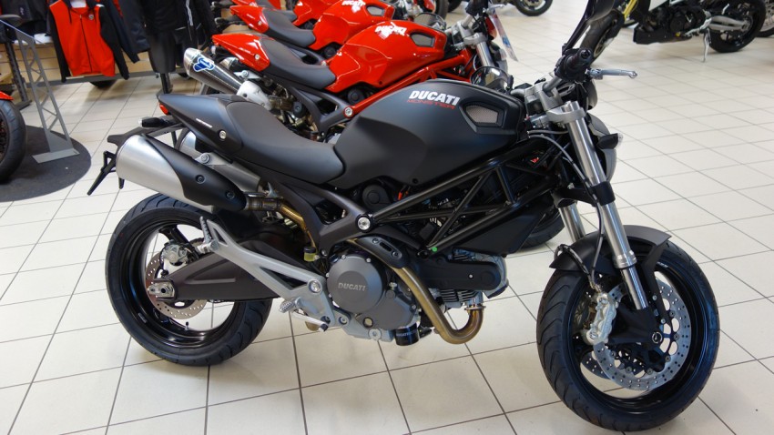 moto Ducati Monster 696 à la Roche sur Yon (Ducati Store)