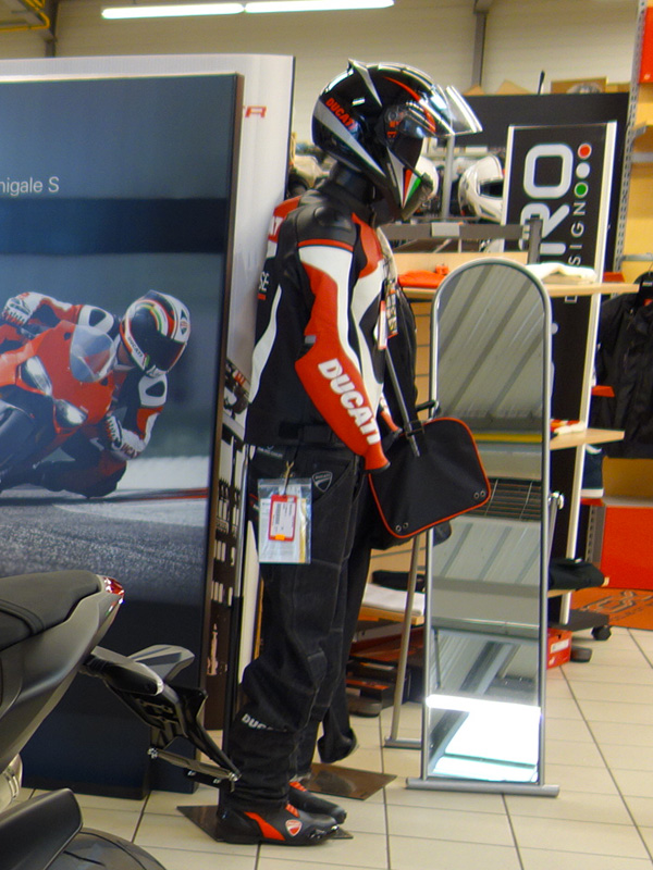 Accessoire moto Ducati au Ducati Store de la Roche sur Yon