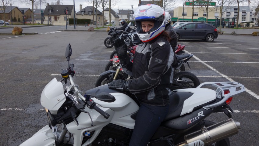 Magda en BMW F800R blanche