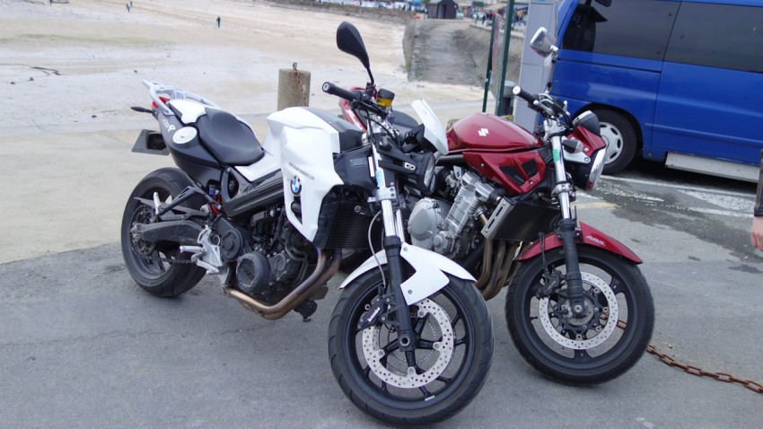 moto au port de Cancale