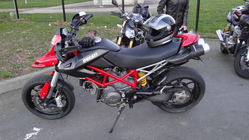 Ducati Hyper motard rouge