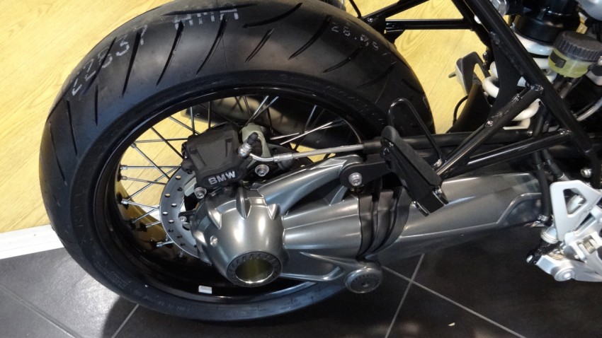 mono bras sur le NineT BMW