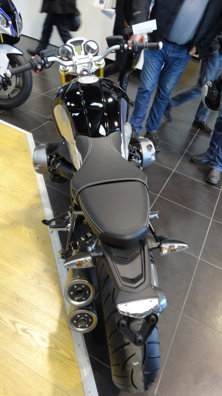 largeur de la moto BMW 