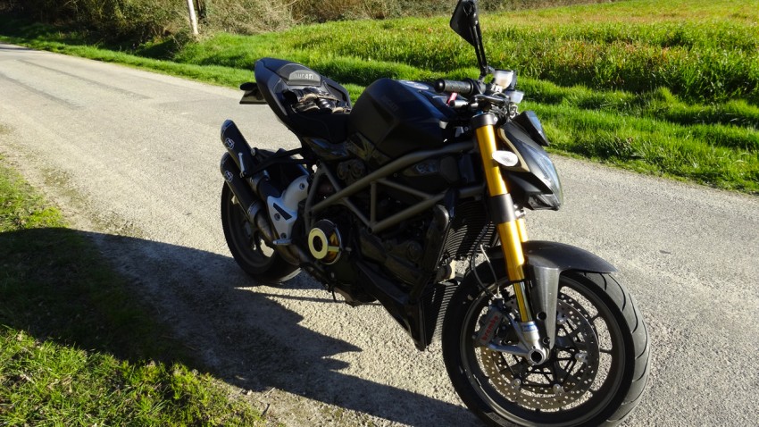 pause à moto pour se dégourdir les jambes