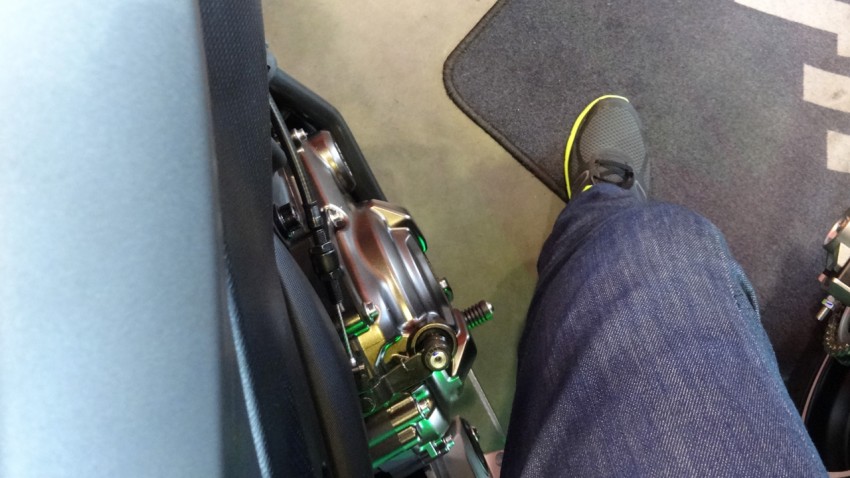 genoux pliés sur le MT 07 : moto basse