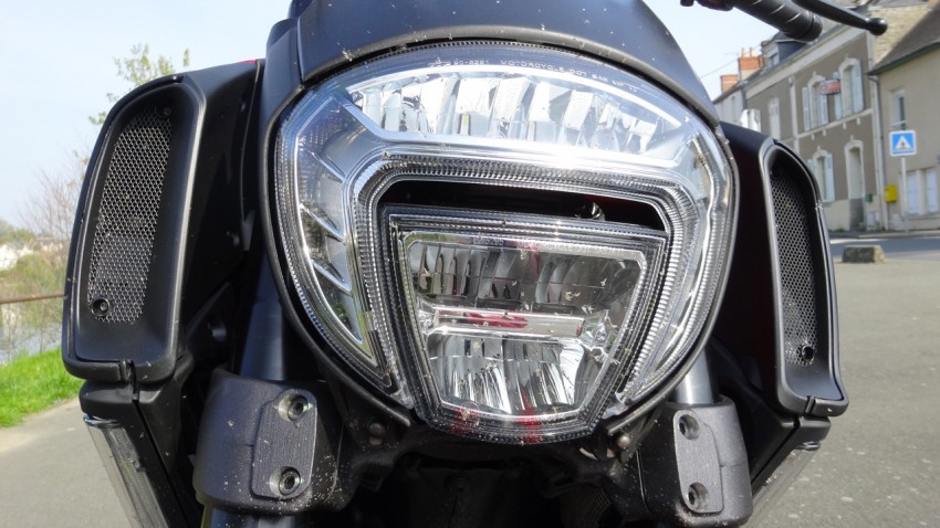 full LED sur le Ducati Diavel 2014