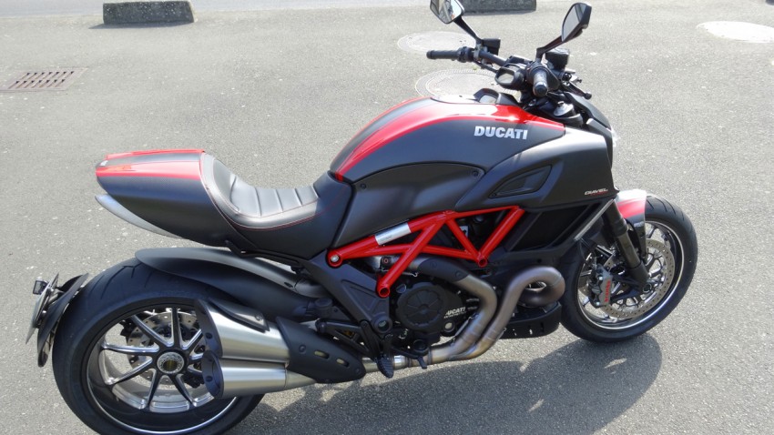 Superbe moto Italienne : Ducati Diavel